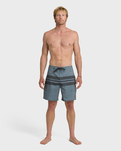 Surfsilk Street Trunk 18" Boardshorts - Black - Quick Silver