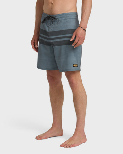 Surfsilk Street Trunk 18" Boardshorts - Black - Quick Silver