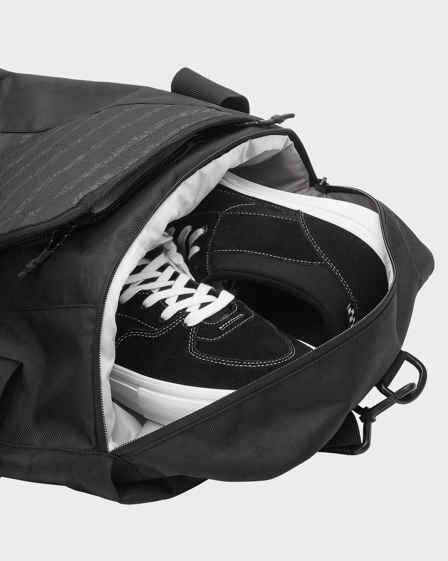Shelter Duffel - Black - Quick Silver