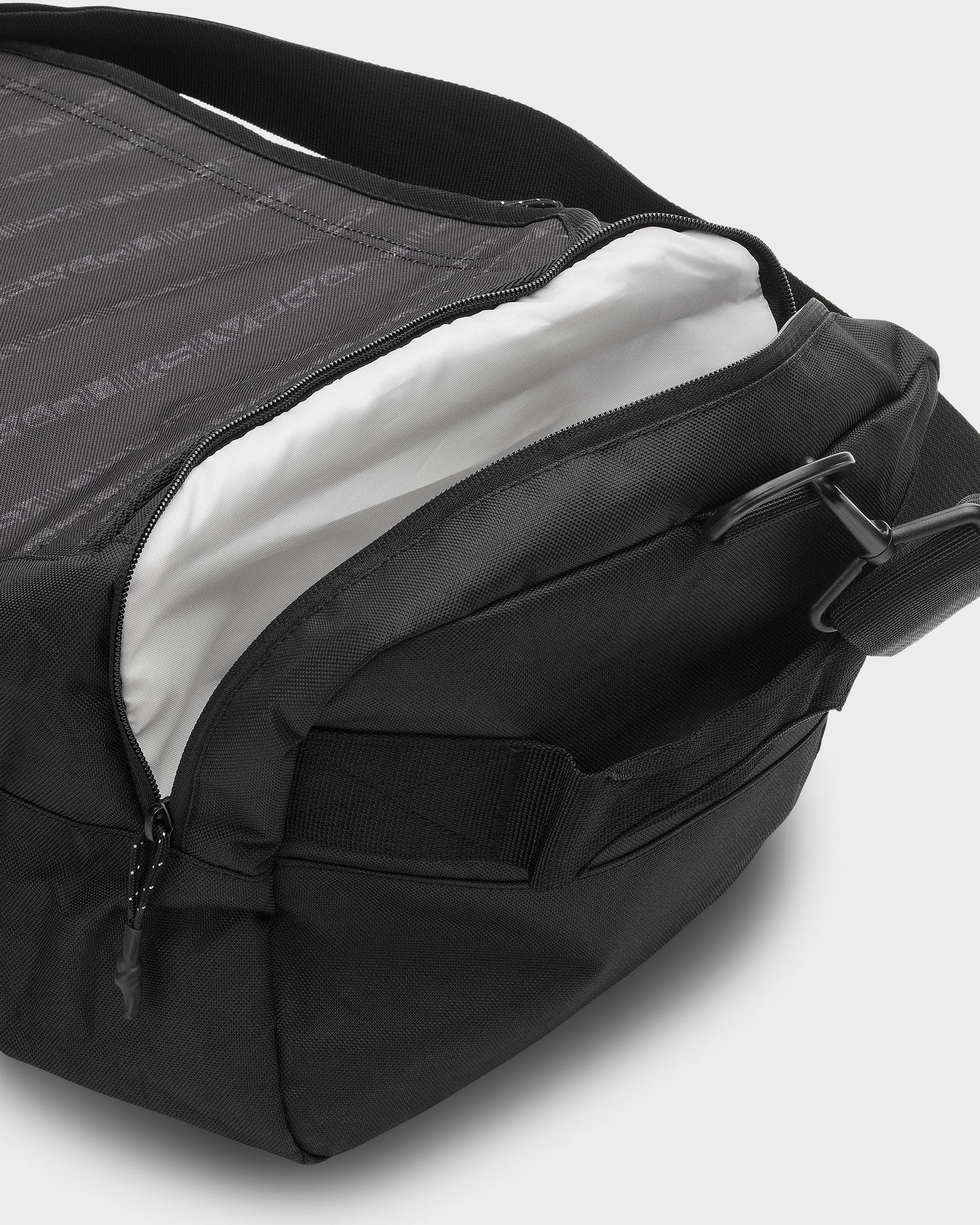 Shelter Duffel - Black - Quick Silver